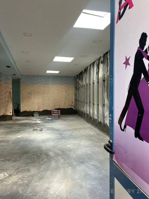 Ambient per qira tek Rruga e Elbasanit! 1,000 € /Muaj