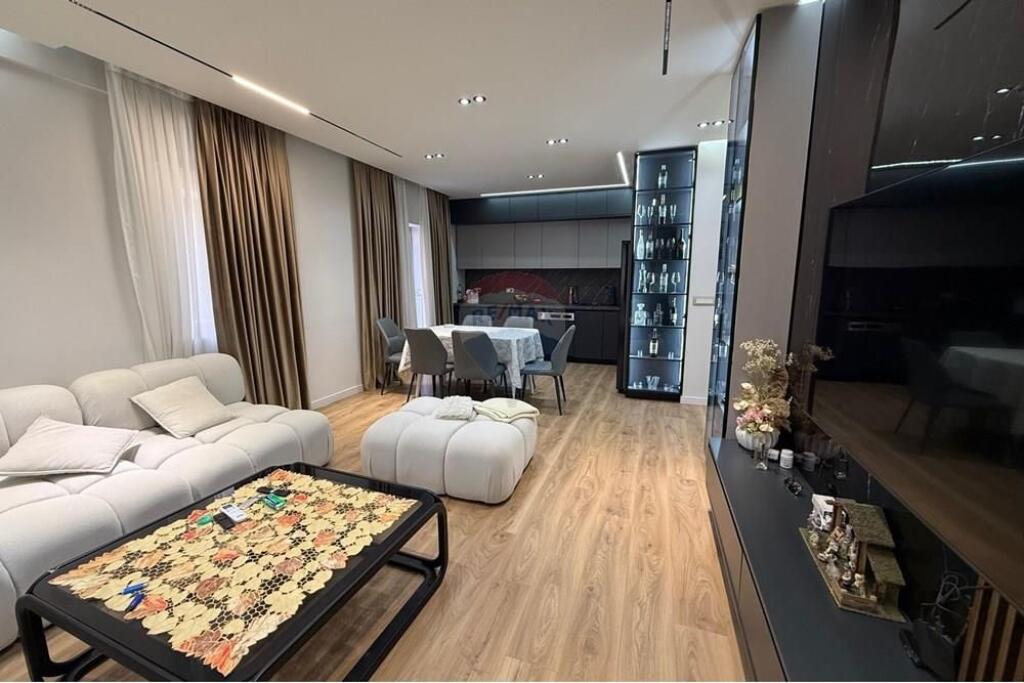 Shitet Apartament 3+1+2 në Astir