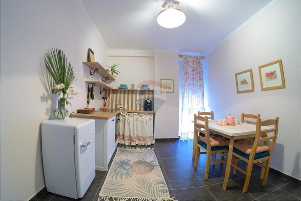 Shitet apartament 2+1 ne qender!