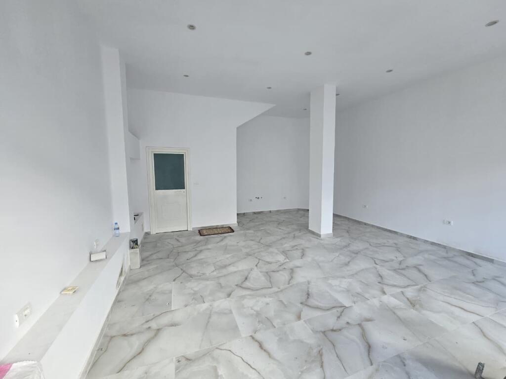 Dyqan/Magazine me Qira ne Selite (ID8556)