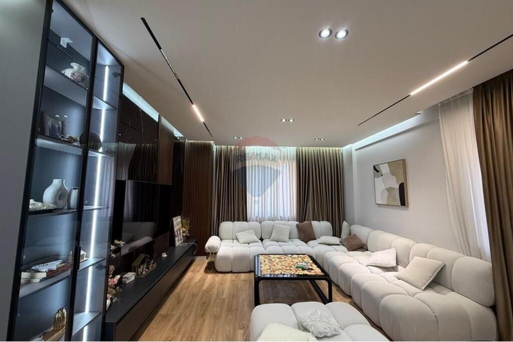 Shitet Apartament 3+1+2 në Astir