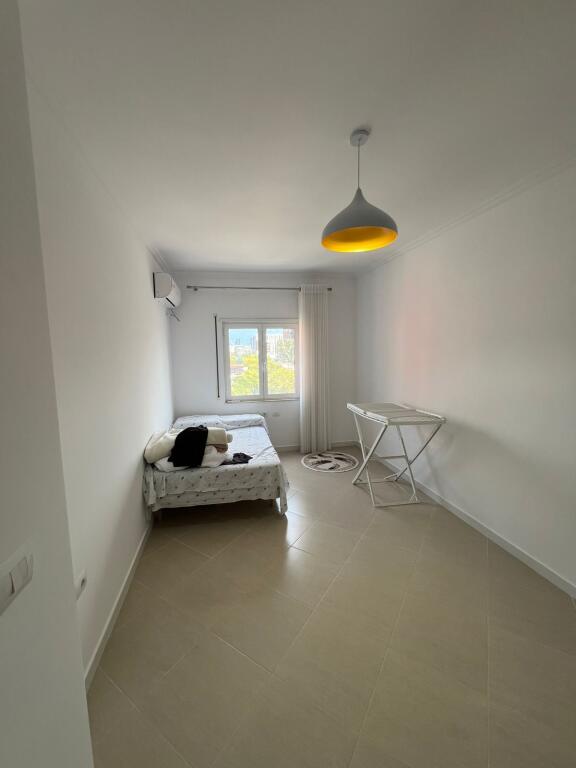 Shitet apartament misto mame