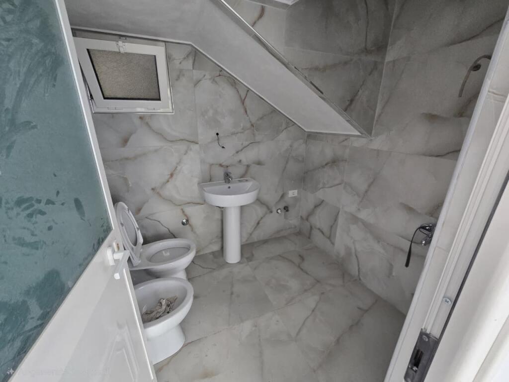 Dyqan/Magazine me Qira ne Selite (ID8556)