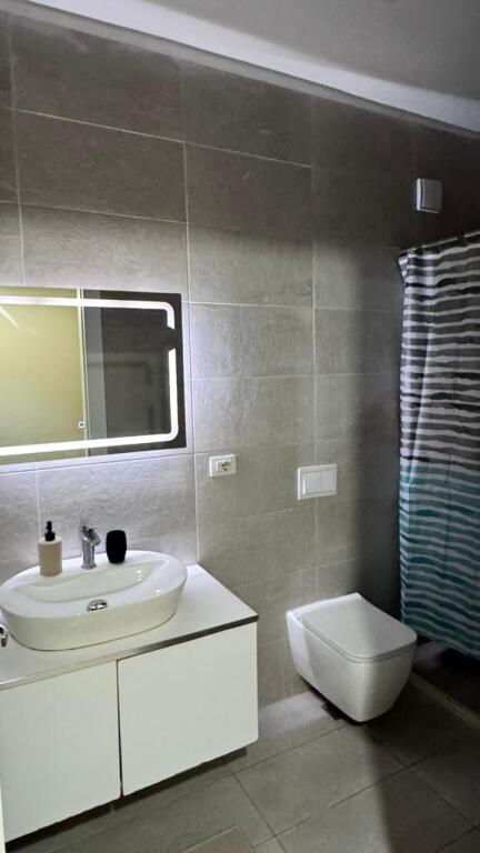 Jepet me Qira – Apartament 2+1 | Pranë Spitalit Amerikan 3