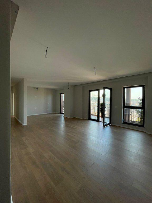 Qera, Ambjent per zyra ,Tirana Garden Building, Tirane