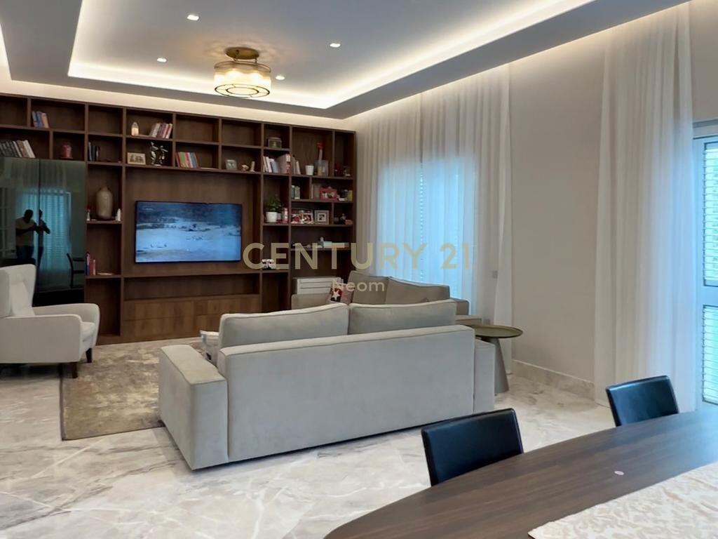 QIRA, VILË PREMIUM INDIVIDUALE me OBORR, LIQENI THATË‼️ 5,000 € /Muaj