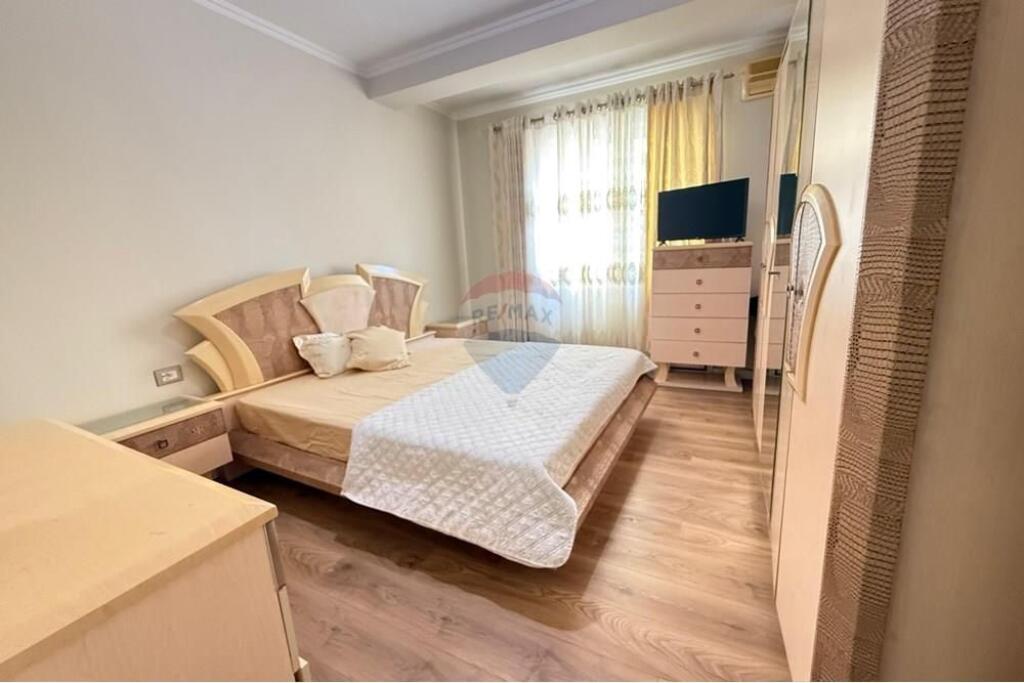 Shitet Apartament 3+1+2 në Astir