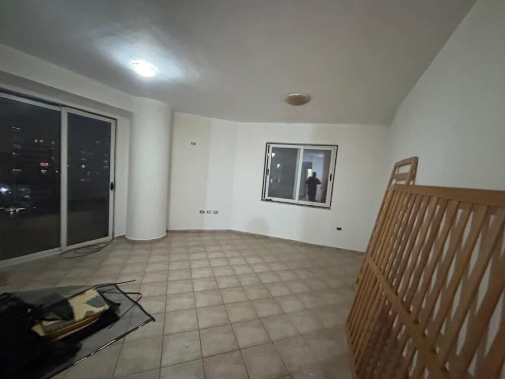 Apartament me qera 2+1/Bosh ne astir