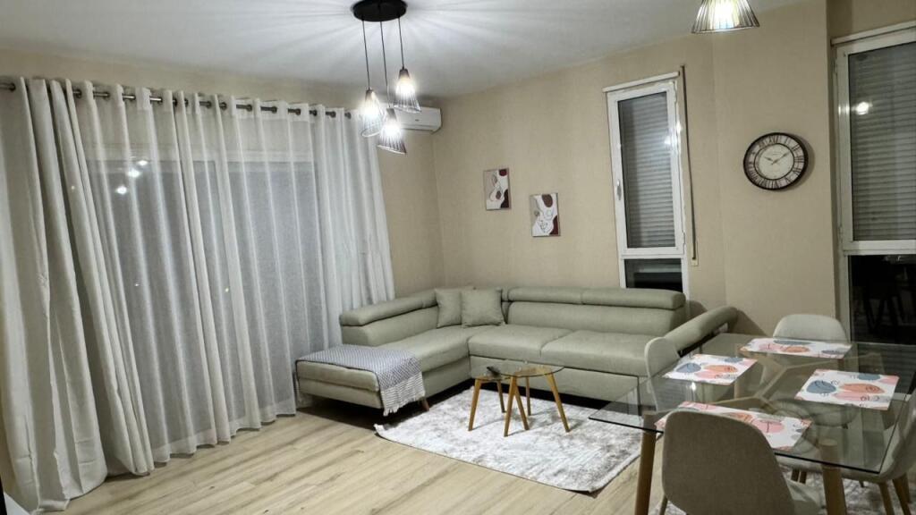 Jepet me Qira – Apartament 2+1 | Pranë Spitalit Amerikan 3