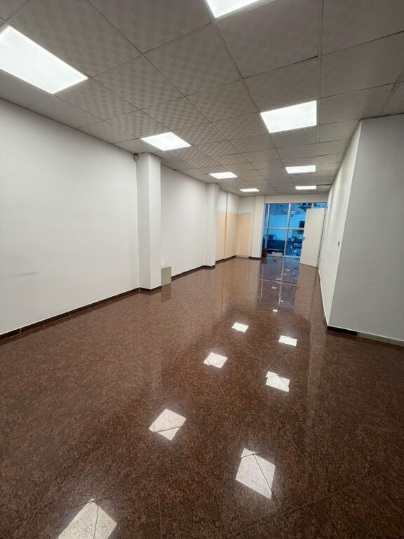 🏢 Shitet Godinë 3-Katëshe në Myslym Shyri – Perfekte për Biznes