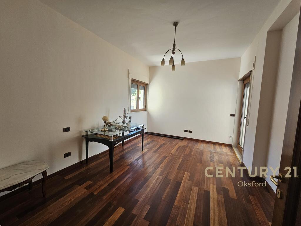 SHITET TRIPLEX 4+1+2 PLUS GARAZHD TE VILA E ZOGUT, DURRES! 580,000 €