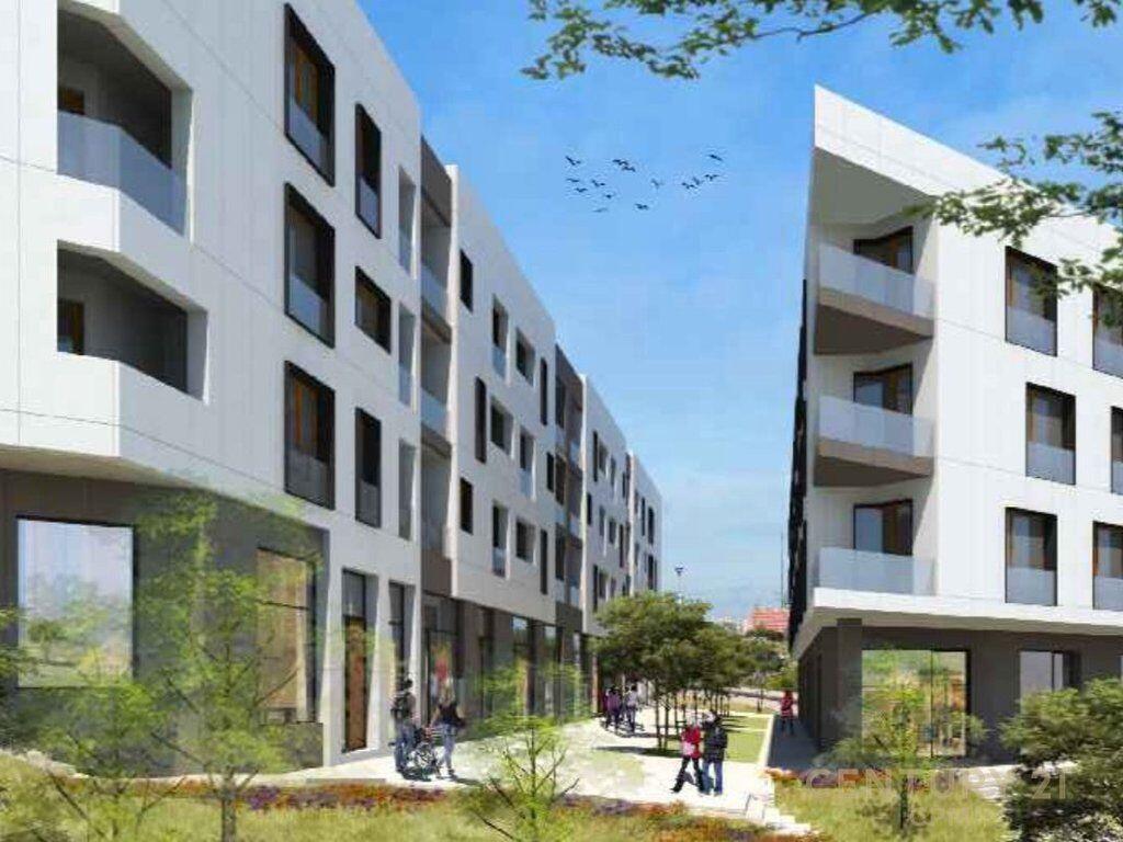 Ambient Komercial për Qira në Katin 0 pranë Liqenit të Thatë 6,600 € /Muaj