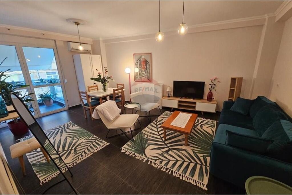 Shitet apartament 2+1 ne qender!