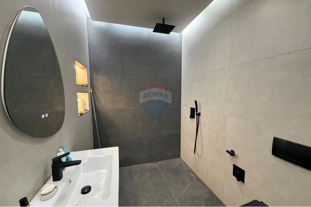 Shitet Apartament 3+1+2 në Astir