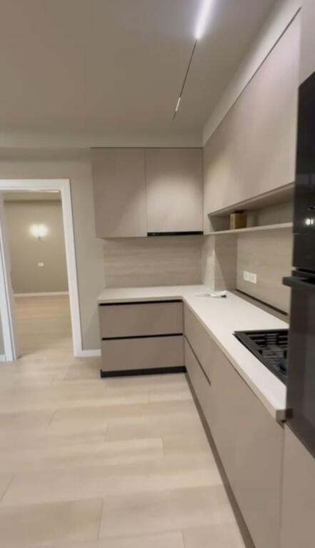 Apartament 2+1+2 per shitje tek Komuna Parisit