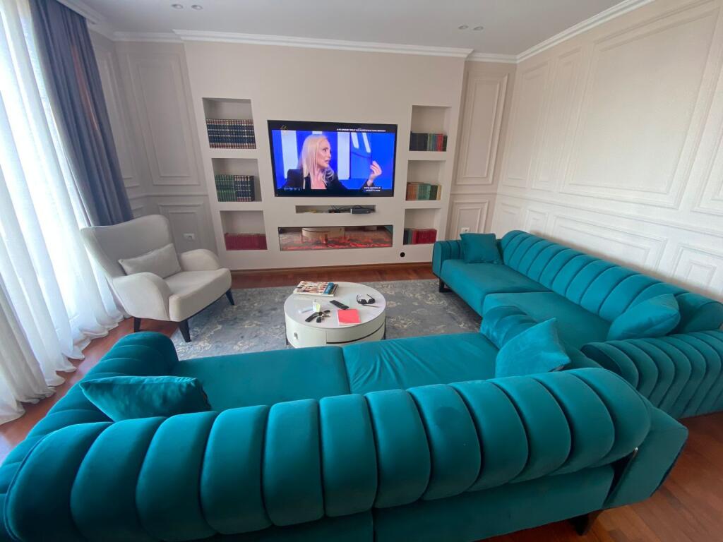 Super Apartament 2+1+2 me qira 2 minuta nga Qendra