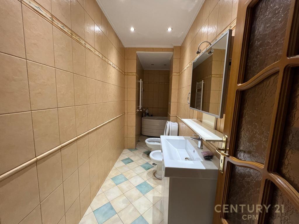 JAPIM ZYRA ME QIRA TEK SHESHI WILSON! 800 € /Muaj