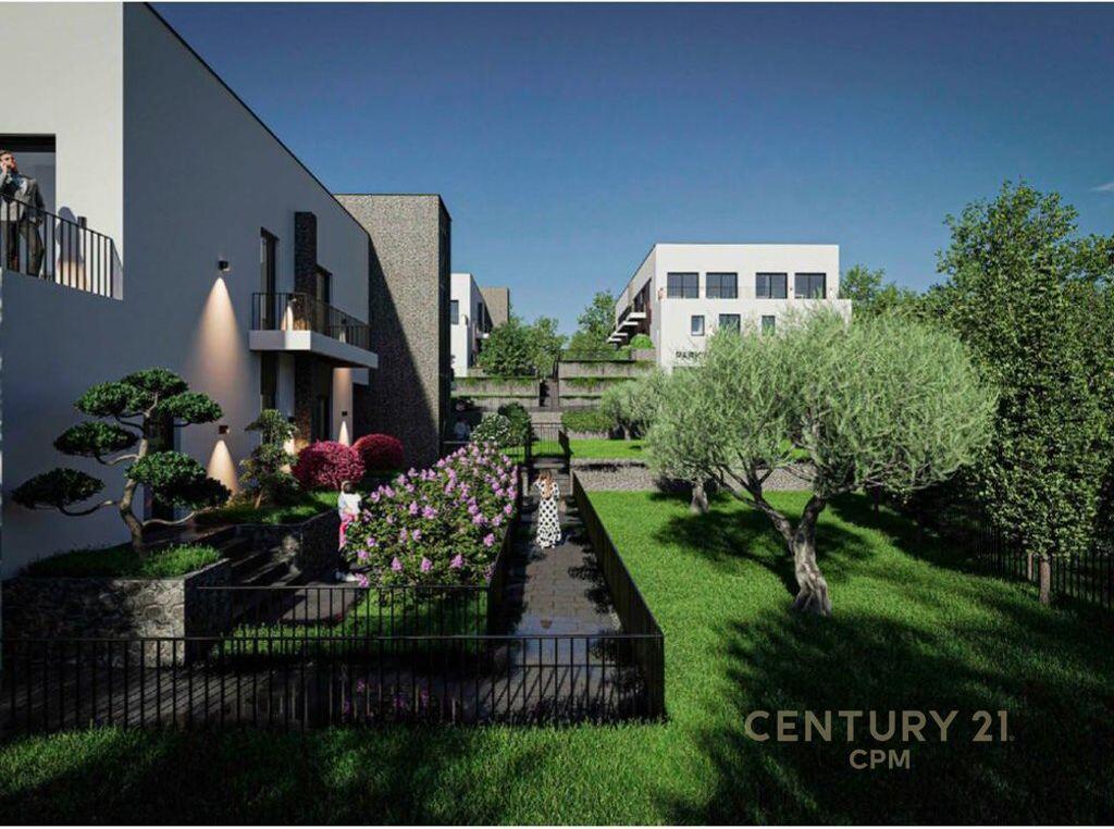 WE SELL DUPLEX WITH YARD IN FARKE! 433,500 €