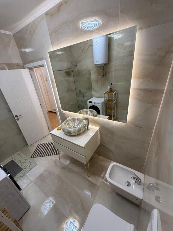 Apartament 2+1 me qira tek Rruga e Kosovareve