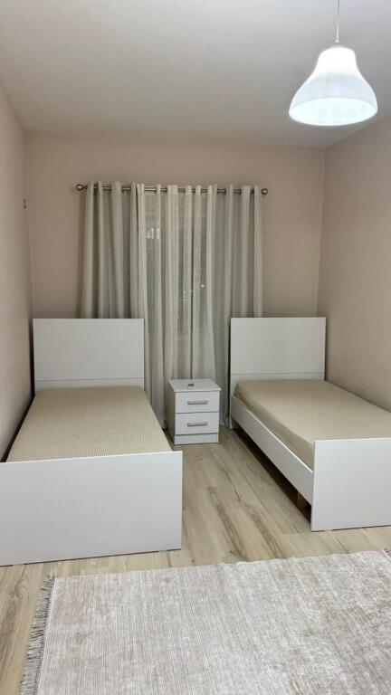 Jepet me Qira – Apartament 2+1 | Pranë Spitalit Amerikan 3