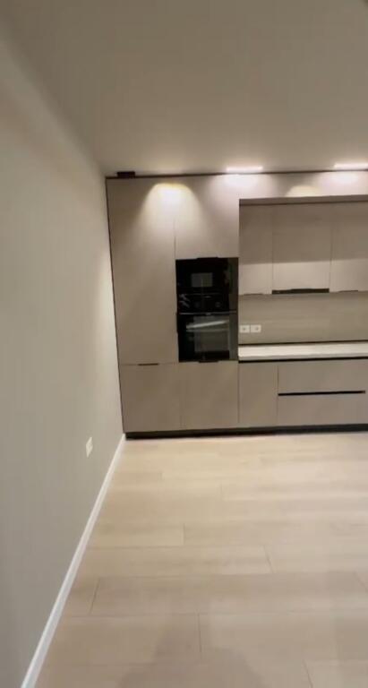 Apartament 1+1 per shitje tek Komuna Parisit