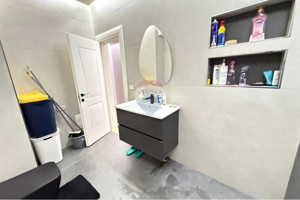 Shitet Apartament 3+1+2 në Astir