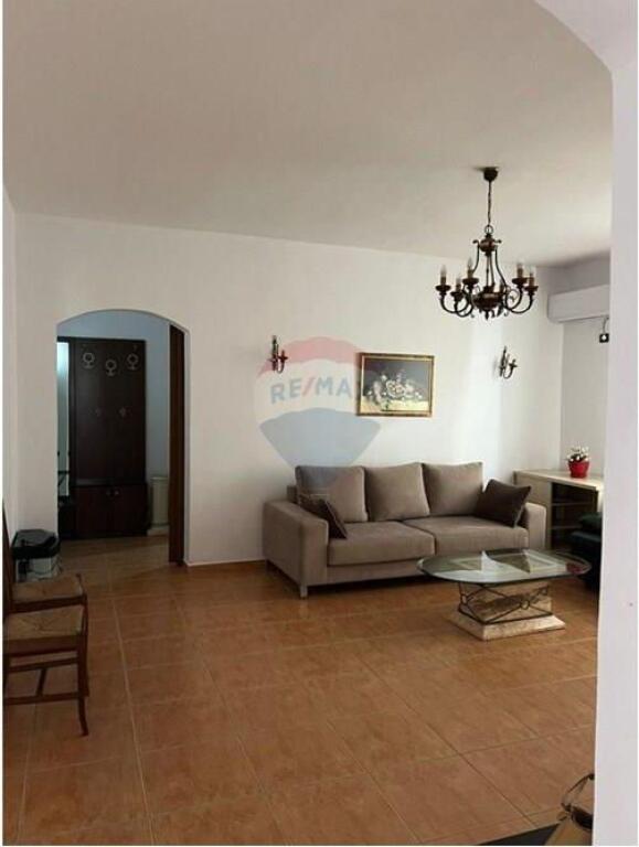 Jepet apartament me qera 1+1 Stacioni i Trenit