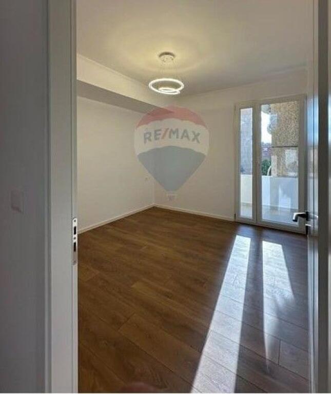 Shitet apartament 1+1 te Rruga Kongresi i Manastirit (530381006-196)