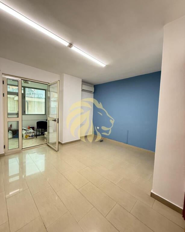 🏢 AMBIENT 310 M² PËR BIZNES NË ZEMËR TË TIRANËS – HAPËSIRA IDEALE PËR SUKSESIN TUAJ! ✨ SUPER MUNDËSI PËR BIZNES!