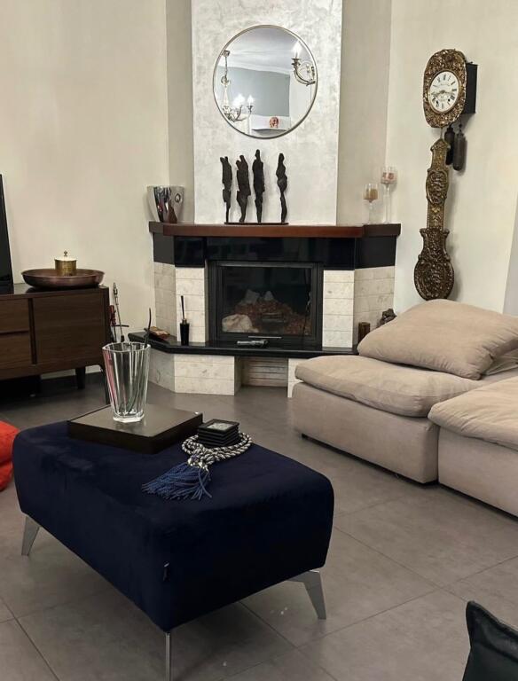 Shitet apartament 2+1+2+2 poste parkimi tek Kopshti Botanik