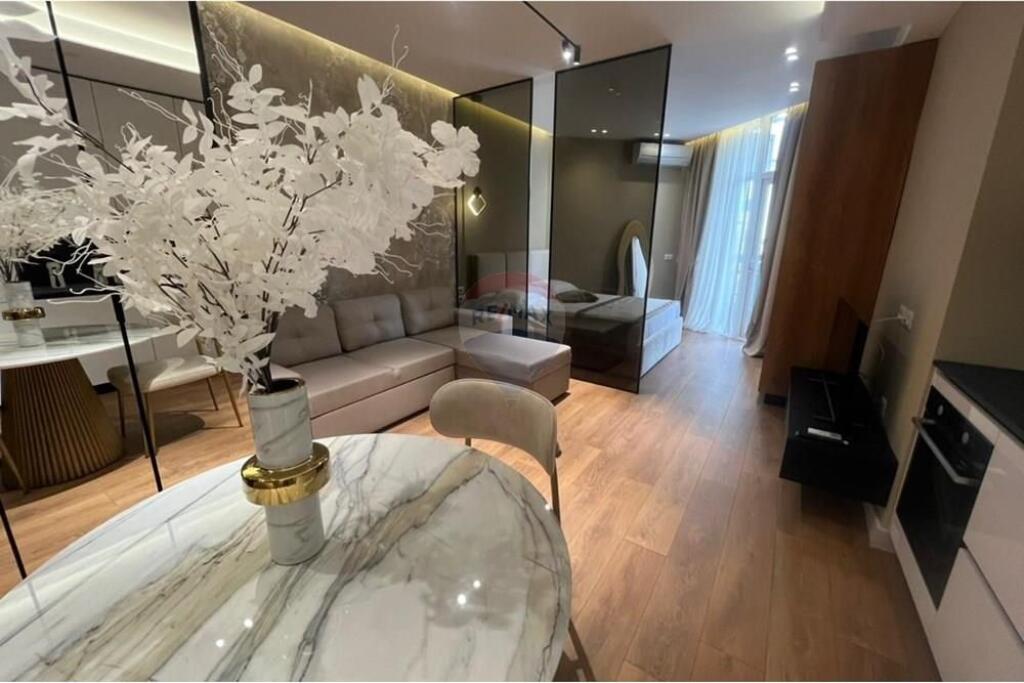 Super Studio Apartament në Qendër Sheshi Skënderbej!