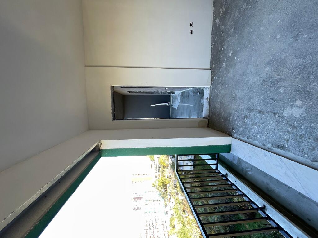 Vendesi in vendita 2+1+2 bagni più balcone