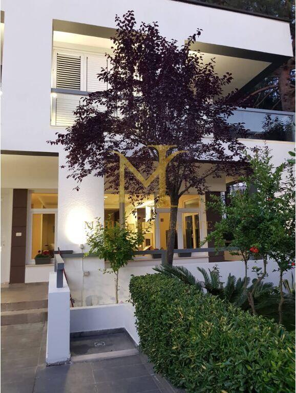 SHITET VILE NE KOMPLEKSIN LURA 1 GJIRI I LALZIT!