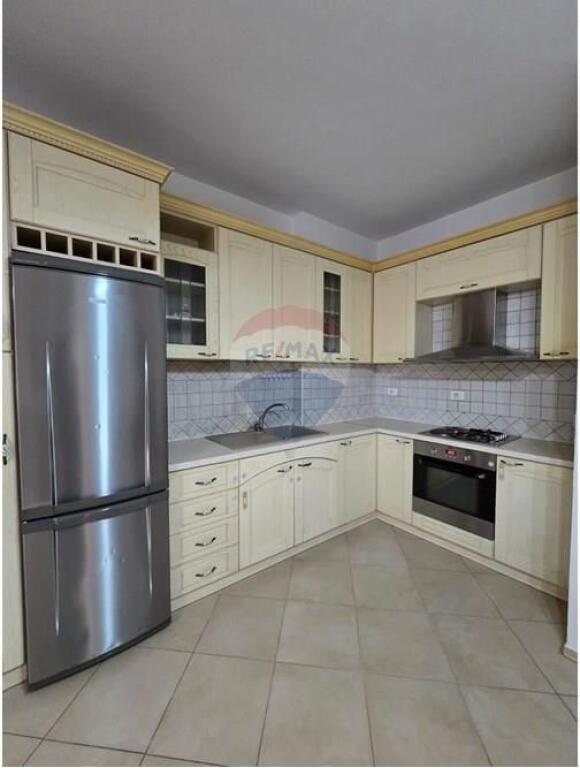 Apartament per qera 2+1+2 tek Kopshti Zoologjik 750 euro