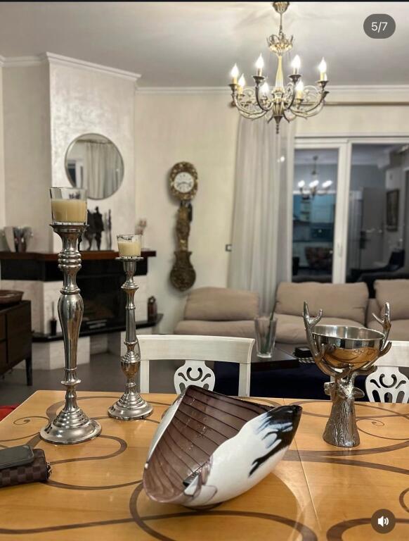 Shitet apartament 2+1+2+2 poste parkimi tek Kopshti Botanik