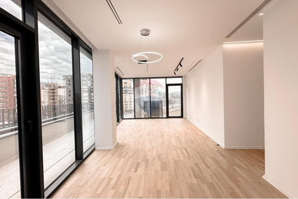 APARTAMENT 2+1 ME PAMJE LIKU