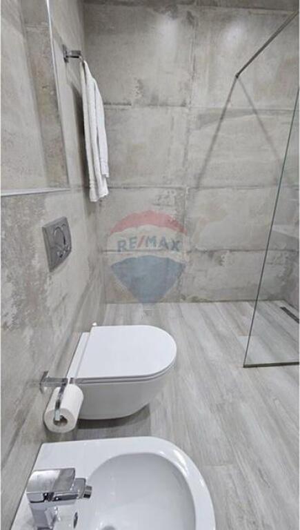 Apartament  2+1+2 per shitje Rruga e Barrikadave