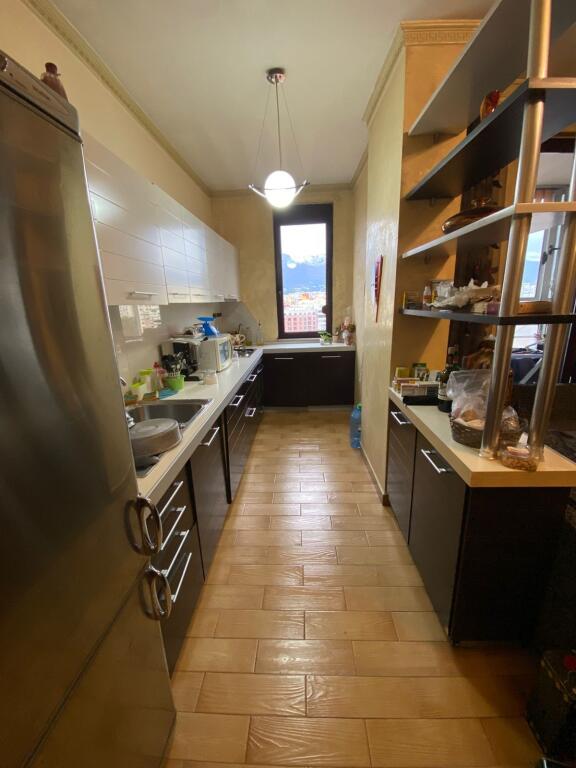 Jepet me qera apartament 2+1+2 tualete +2 Ballkone!