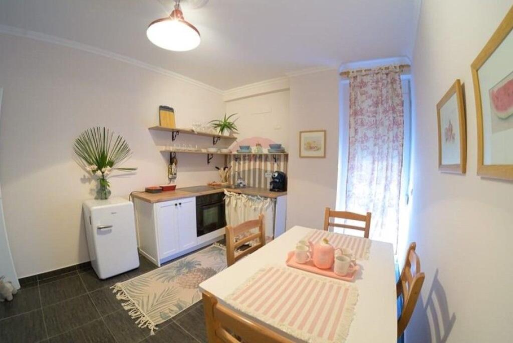 Shitet apartament 2+1 ne Qender-Rruga e Barrikadave