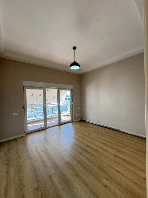 Shitet Apartament 2+1+2bllk