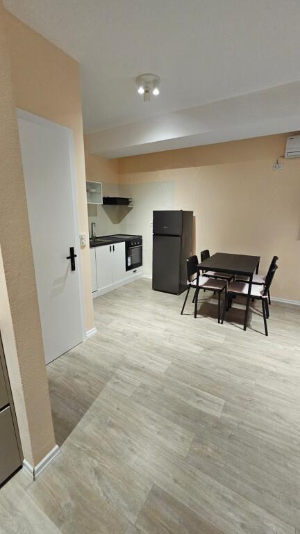 🏢 Jepet me qira Apartament 1+1  Kompleksi Usluga