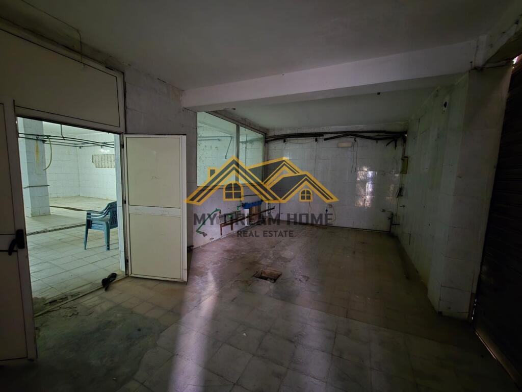 VENDITA AMBIENTE COMMERCIALE PRESSO IL CROCE ROSSA DURAZZO