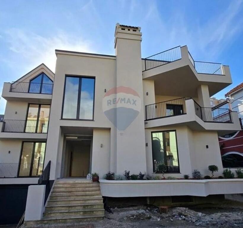 Qira/ Zyra, Kompleksi Dinamo