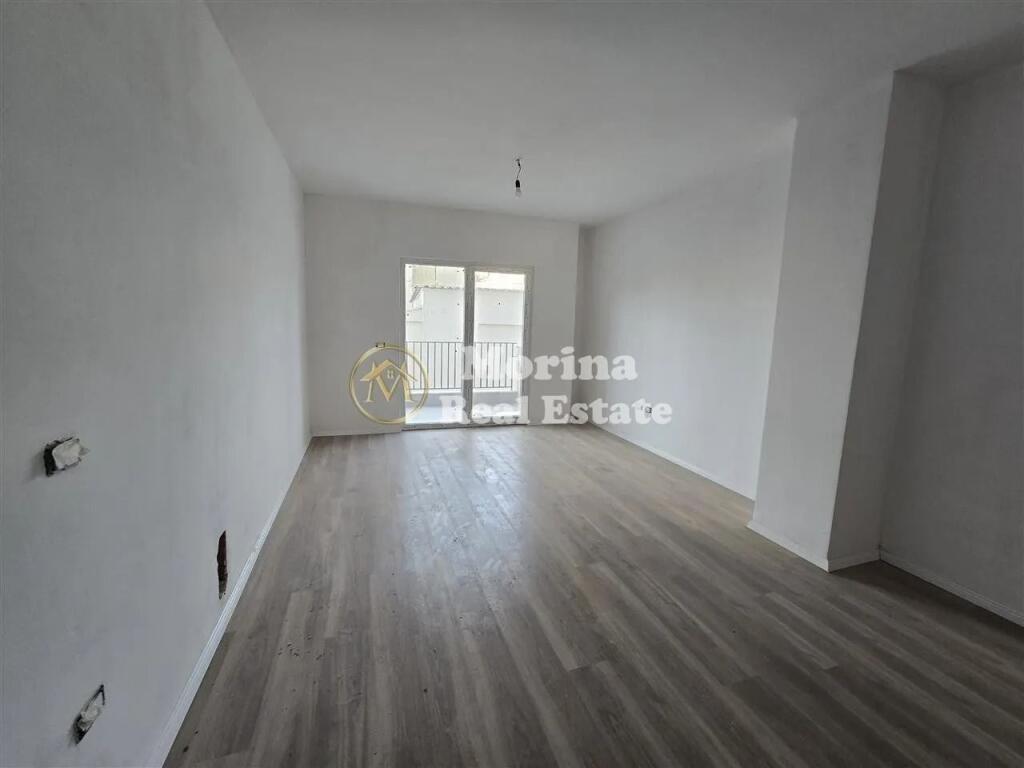 Shitet, Apartament 1+1, ne Laprake, te Kompleksi Aura, 126000 Euro.