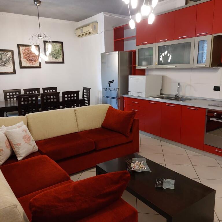 APARTAMENT ME QERA 2+1 ISH STACIONI I TRENIT 60.000 LEKE