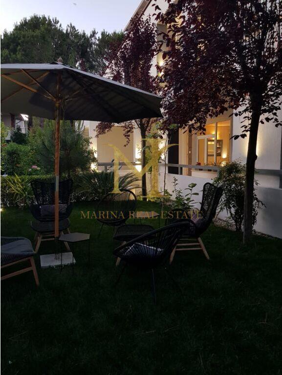 SHITET VILE NE KOMPLEKSIN LURA 1 GJIRI I LALZIT!