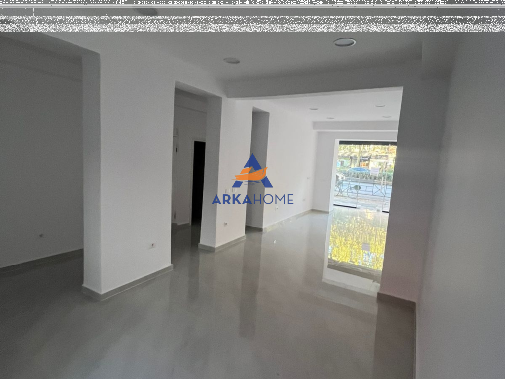 NJESI TREGTARE PER SHITJE 63.5 M2 "21 DHJETORI" 600.000 EURO