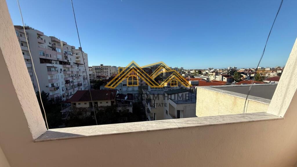 Apartament 2+1+Verand Në Shitje në Plazh Durrës