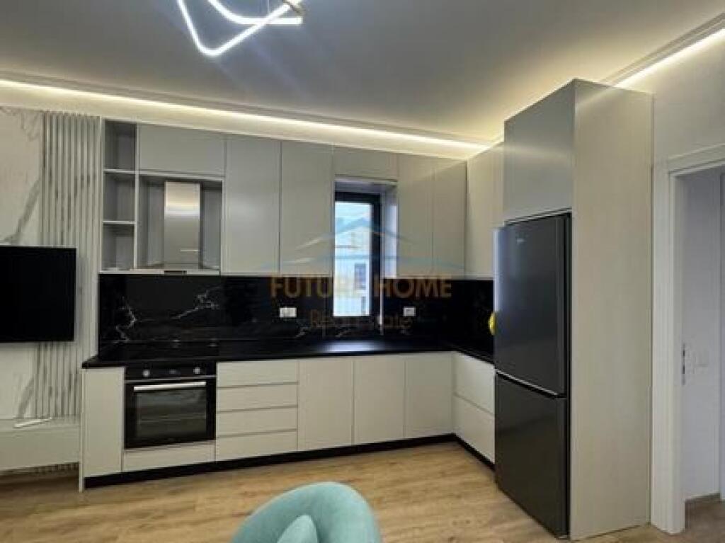 Shitet, Apartament 1+1, Farmacia 10 !