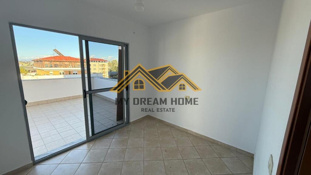 Apartament 2+1+Verand Në Shitje në Plazh Durrës